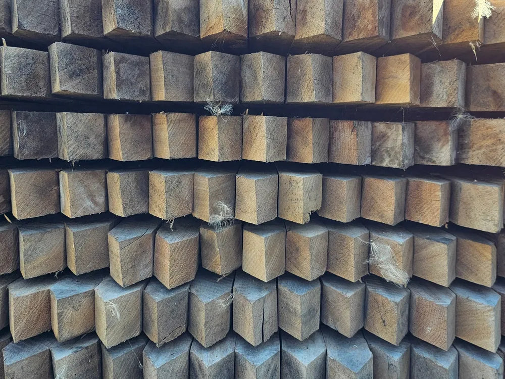 Hardhouten piketpaal 50 x 50, ongeschaafd